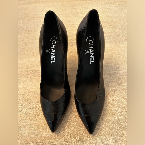 Chanel Black Calf Leather Heels with Patent Leather Toe - Picture 5 of 7